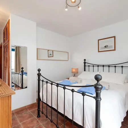 104 - Elise Present By Now Ltd فيلة *